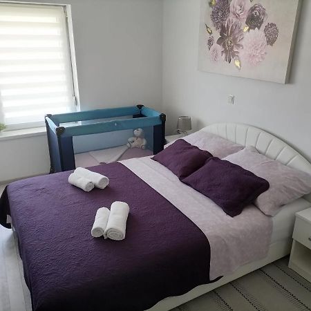 Apartman Lidija Dinjiska Exterior photo