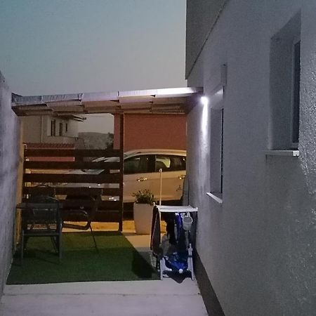 Apartman Lidija Dinjiska Exterior photo